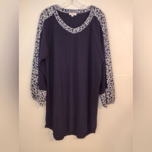 Umgee women's  Navy blue and Grey long top puff sleeve size (S)